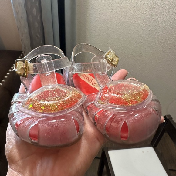 Mini Melissa Aranha Lip Size 6Girls
Clear Red Gold Jellies Sandals - Picture 5 of 10